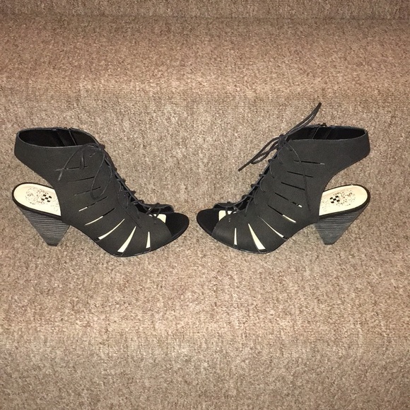 ♣️NWT Vince Camuto Genuine Leather Lace Up Booties - Picture 4 of 5